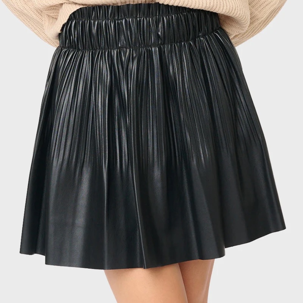 NWOT Dolce Cabo Vegan Leather Pleated Skirt